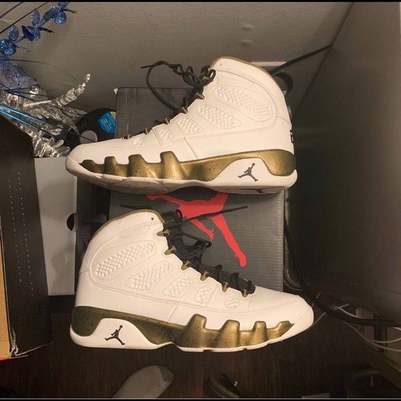 Shoes - Picture 2 of 5